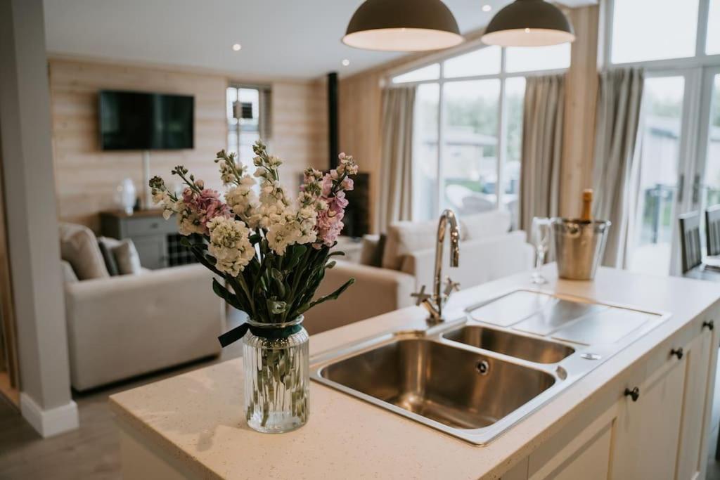 Casa Di Lusso Luxury Lodge Woodhall Spa Bagian luar foto